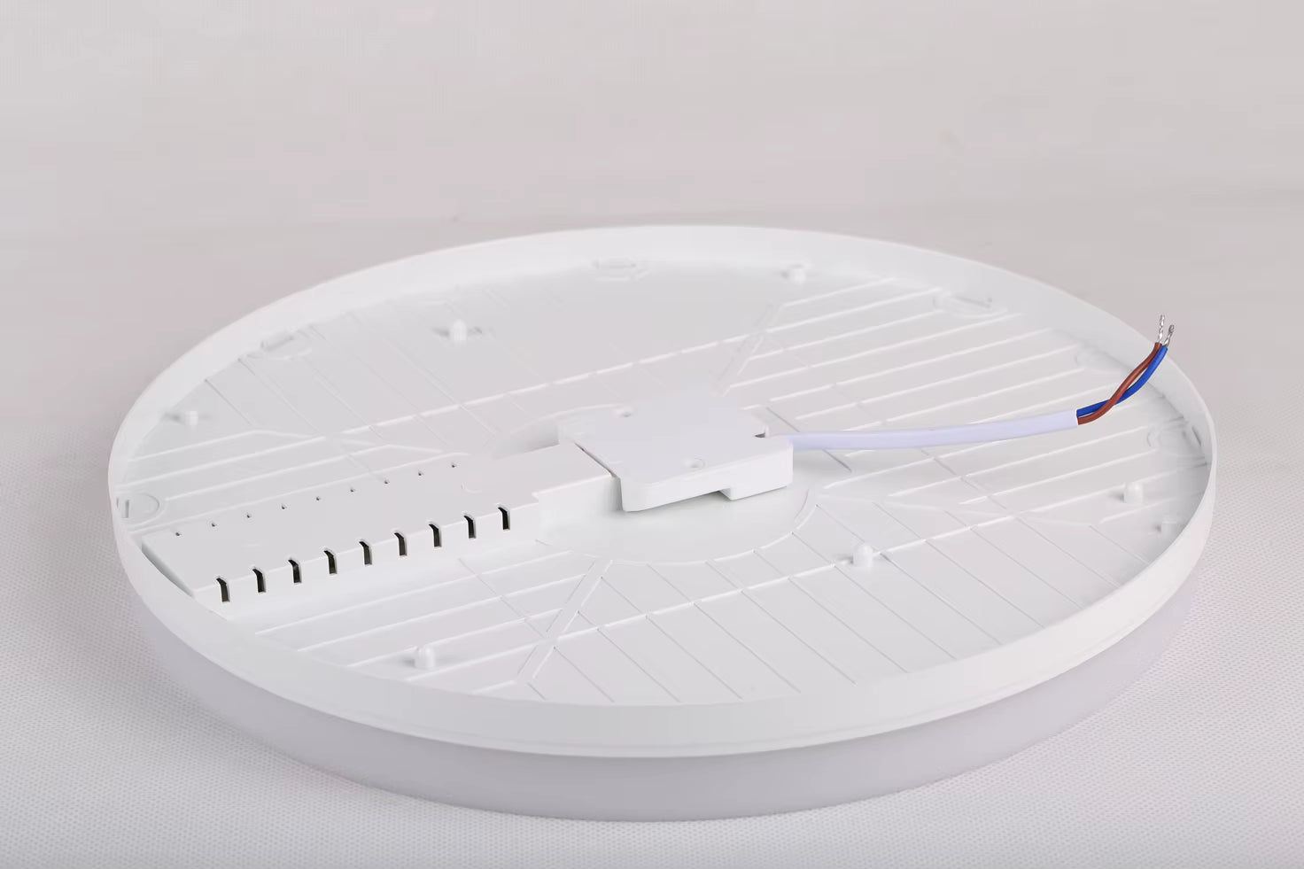 Plafonnier À LED : Solution D'éclairage Moderne Et Sobre