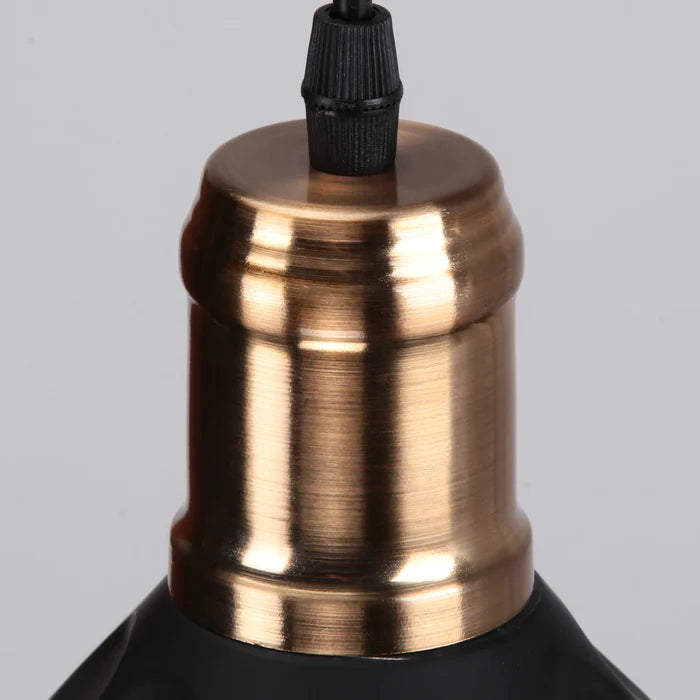 Plafonnier Industriel Bois Et Noir : Alliance Naturelle Élégante