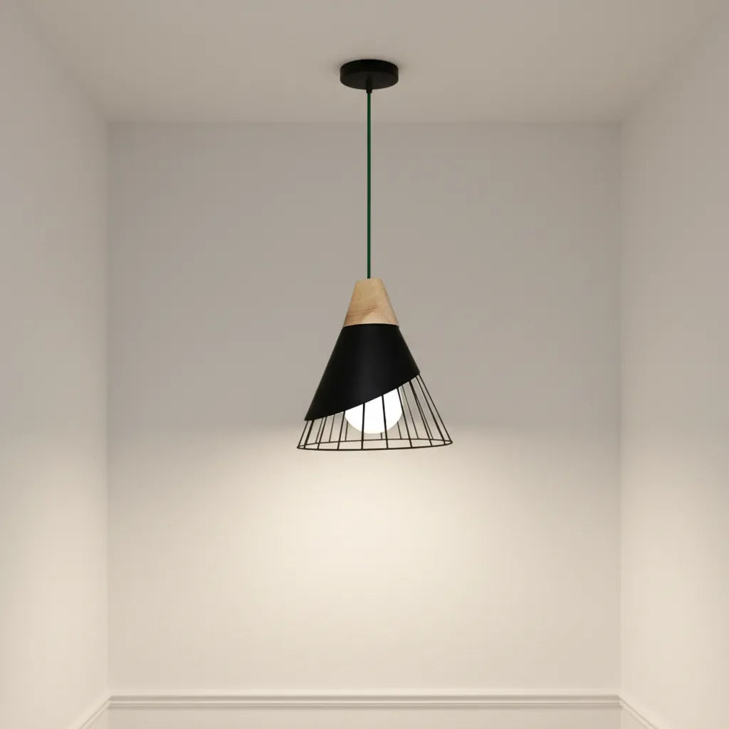 Plafonnier Industriel Bois Et Noir : Alliance Naturelle Élégante