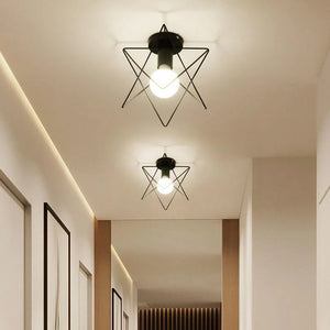 Plafonnier Noir Industriel : Caractère Brut Et Robustesse